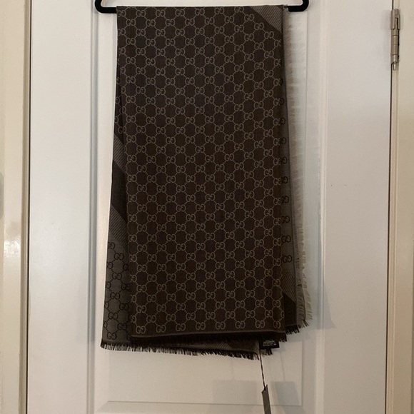 Gucci GG Jacquard Silk Wool Shawl - Picture 5 of 13